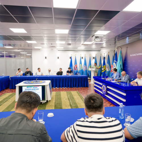 Футбол үйінде комментаторлар мен журналистердің қатысуымен конференция өтті