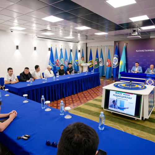 Футбол үйінде комментаторлар мен журналистердің қатысуымен конференция өтті