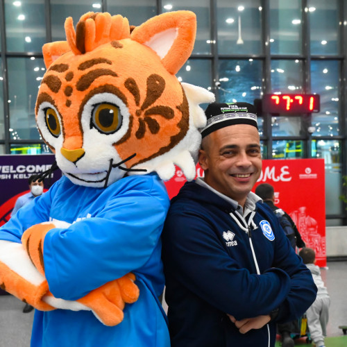 Kazakhstan Futsal Team Arrives in Uzbekistan