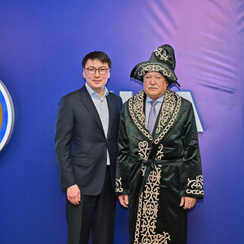 FIFA Vice-President Sándor Csányi visits KFF office