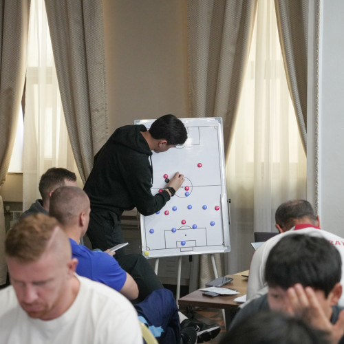 УЕФА-ның «А» санатындағы бапкерлерді оқыту қорытынды курсы өтті