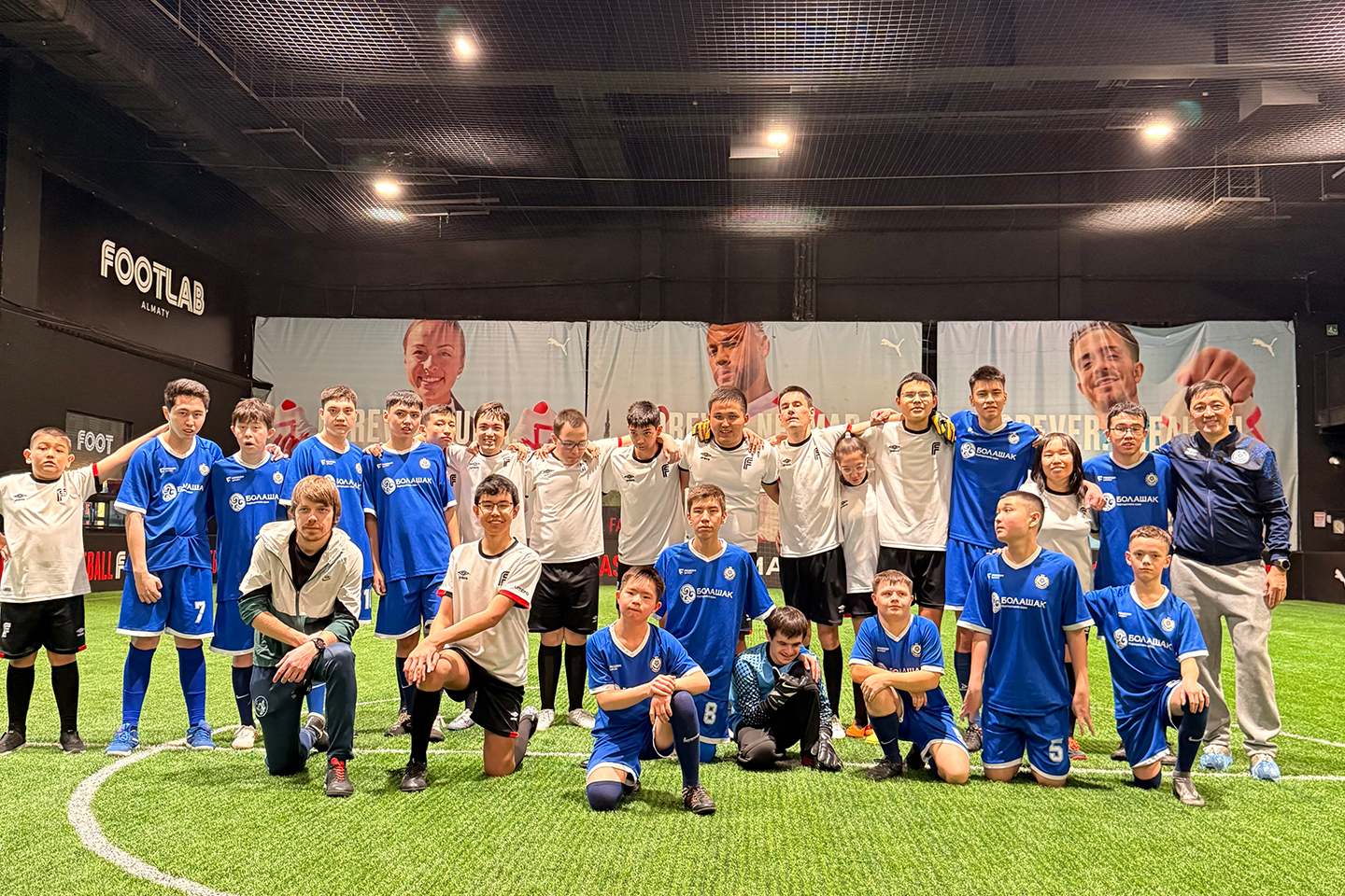 Алматыда Uni Football инклюзивті жоба аясында жолдастық матч өтті