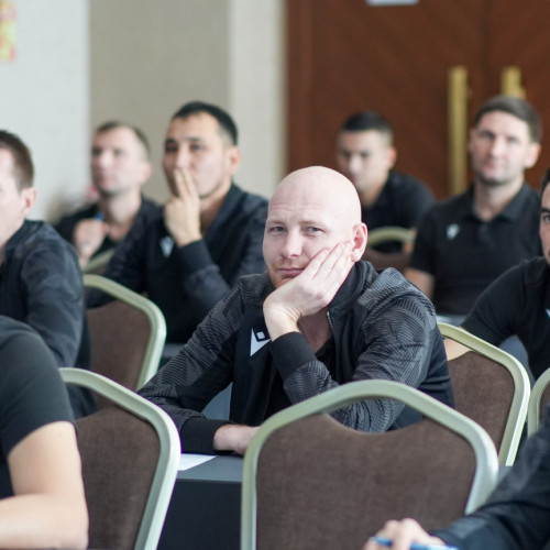 Премьер-лига төрешілерінің маусымалды семинары басталды