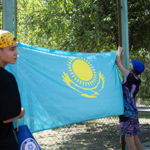 Балаларды қорғау күні қарсаңында ұлттық құрама футболшылары бүлдіршіндермен кездесті