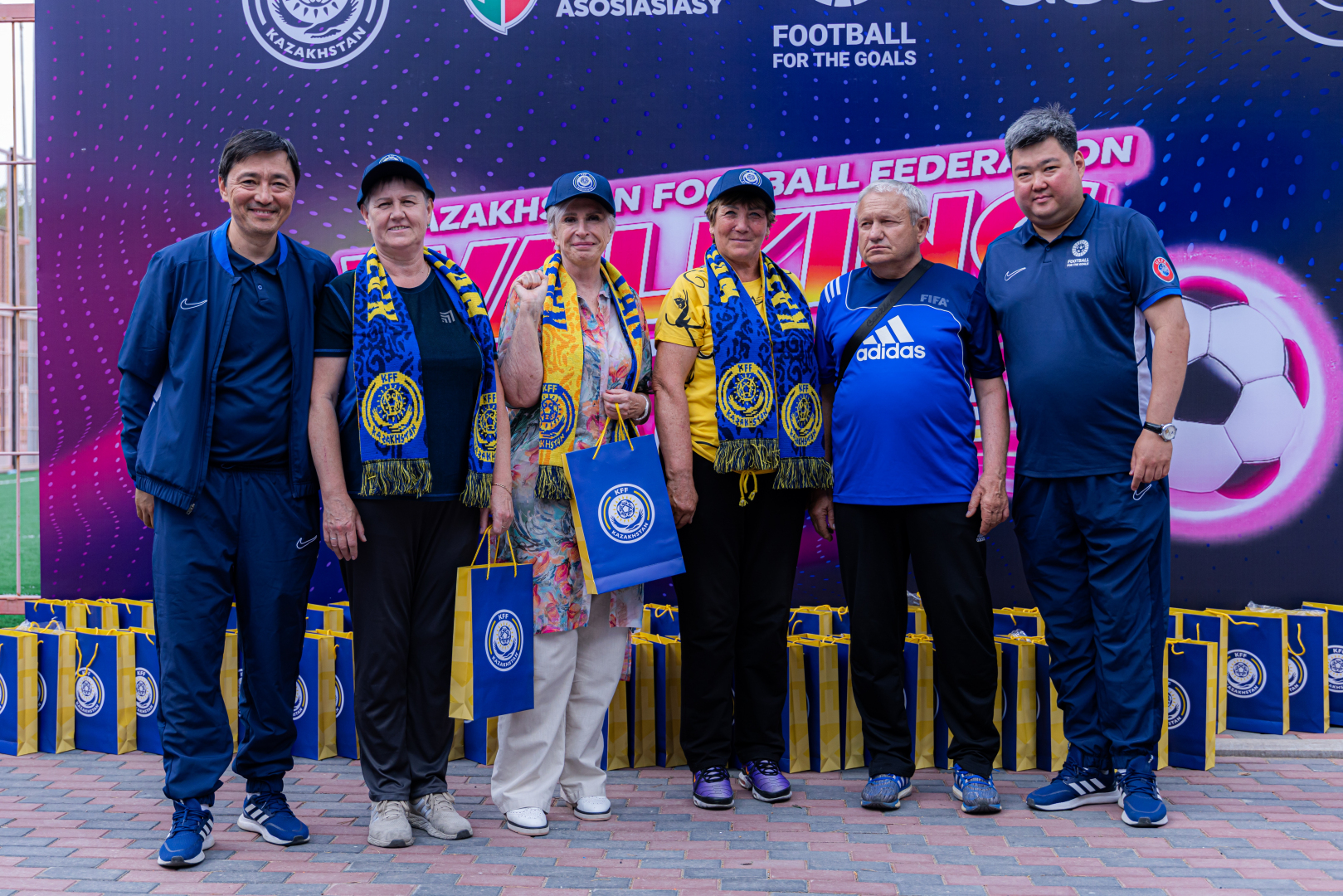 Walking football challenge «Қарағанды аңыздары»: Алғаш рет алаңға әйелдер шықты
